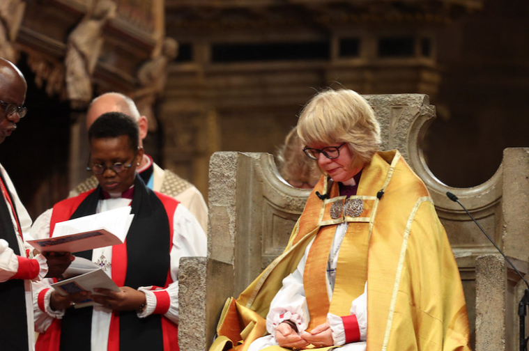 Pope Leo prays with Anglican leader Sarah Mullally at Vatican audience